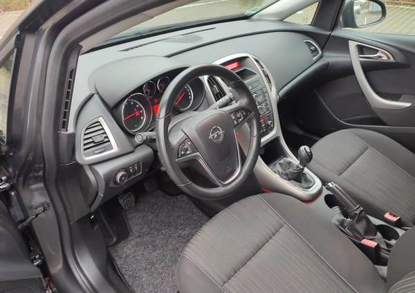 Opel Astra cena 24999 przebieg: 118000, rok produkcji 2011 z Puszczykowo małe 191